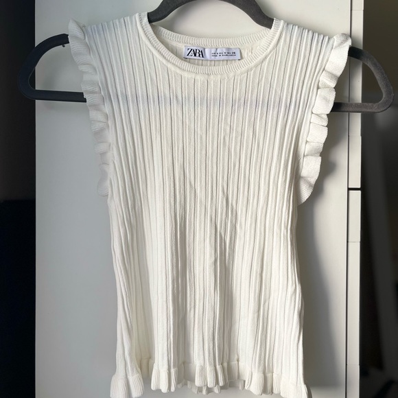 🌟2/$14🌟 Zara Cropped Ruffle Frilly Sleeveless Blouse - Picture 4 of 5